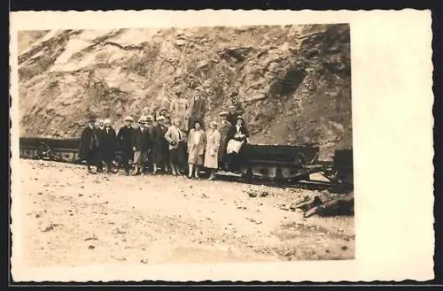 Foto-AK Waltendorf, Besucher im Bergwerk