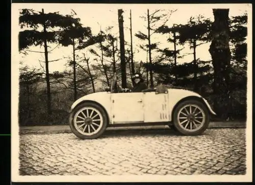 Fotografie Auto Hanomag 2 /10 Kommissbrot (1927), Dame steuert PKW