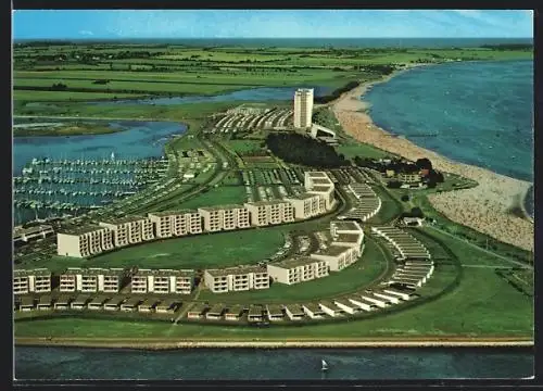 AK Burgtiefe, Blick auf die Hotels und den Badestrand