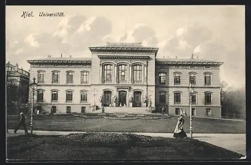 AK Kiel, Vorplatz vor der Universität