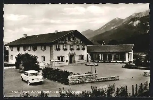 AK Krün /Bayer. Alpen, Rathaus mit Soierngruppe
