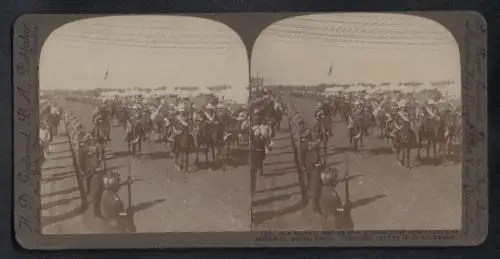 Stereo-Fotografie H. D. Girdwood, London, Delhi: his Majesty leaving polo ground after presentation or medals to pilice