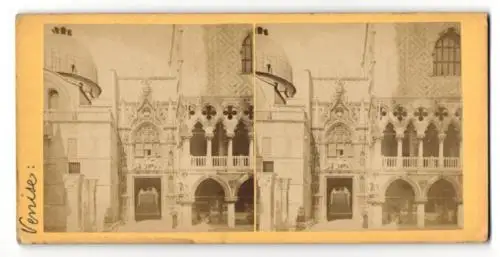 Stereo-Fotografie Fotograf unbekannt, Ansicht Venedig, Palais Ducal, poutres bois devant une entrée