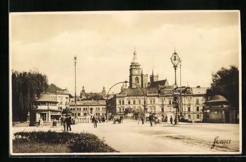 AK Hradec Kralove, Strassenpartie mit Passanten