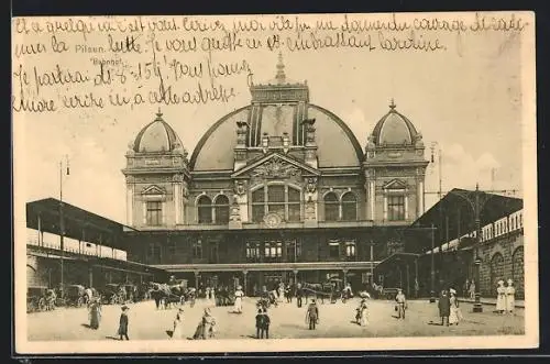 AK Pilsen, Gäste vor dem Bahnhof