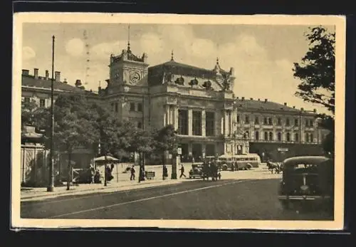 AK Brünn / Brno, Nádrazí, Bahnhof mit Bus von der Strasse gesehen