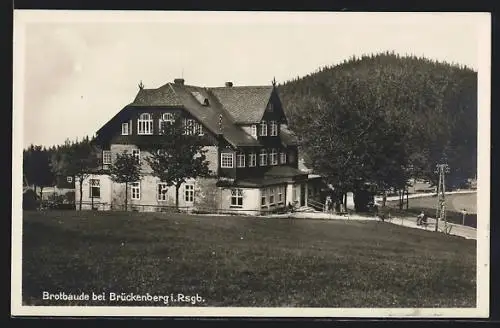 AK Brotbaude, Ansicht mit Bergblick