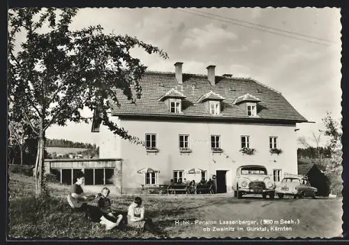 AK Zweinitz /Gurktal, Hotel-Pension Lassenberger mit Gästen