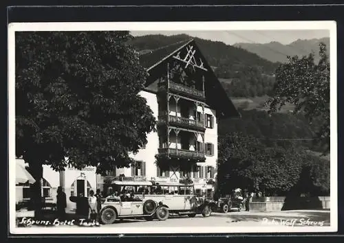 AK Schruns, Auto vor Hotel Taube