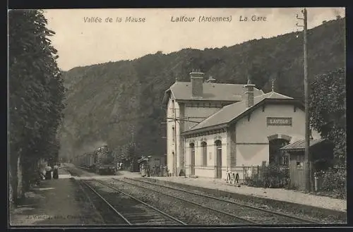 AK Laifour, La Gare