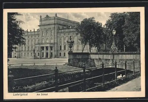 AK Ludwigslust, Schloss mit Brücke