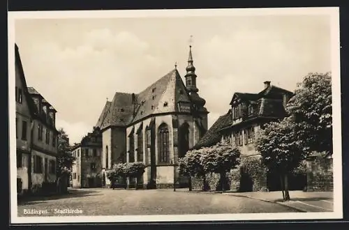 AK Büdingen / Hessen, Stadtkirche mit benachbarten Gebäuden