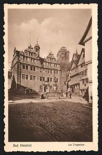 AK Bad Hersfeld, Strasse am Treppchen mit Brunnen