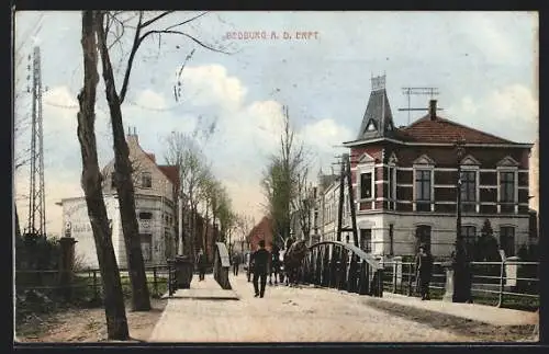 AK Bedburg /Erft, Strassenpartie mit Brücke