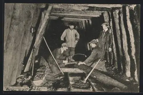 AK Arbeiter im Stollen des Kohlebergwerks