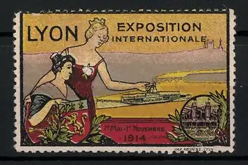 Reklamemarke Lyon, Exposition Internationale 1914, zwei Frauen mit Wappen blicken auf ein Kriegsschiff