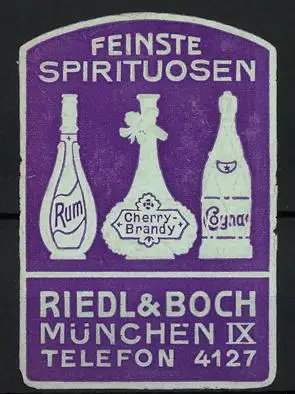 Präge-Reklamemarke Feinste Spirituosen der Fa. Riedl & Boch, München, Flaschen Rum, Cherry-Brand & Cognac, violett