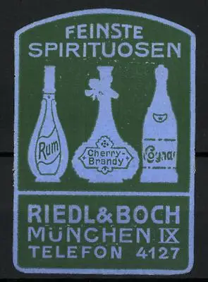 Präge-Reklamemarke Feinste Spirituosen der Fa. Riedl & Boch, München, Flaschen Rum, Cherry-Brand & Cognac, grün