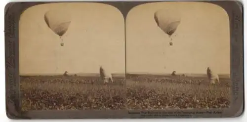 Stereo-Fotografie Underwood & Underwood, New Yok, Japanischer Kriegsballon hinter der feindlichen Front bei Port Arthur