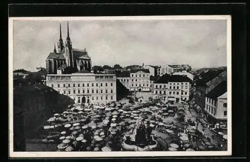 AK Brünn, Krautmarkt am Markttag, Mährisches Museum