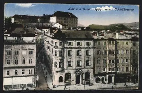 AK Linz /Donau, Hofgasse mit Schlosskaserne aus der Vogelschau