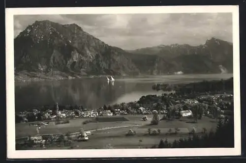 AK Altmünster am Traunsee, Ortsansicht mit Bergblick aus der Vogelschau