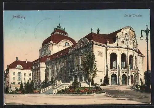 AK Freiburg i. B., Stadttheater, von der Strasse gesehen