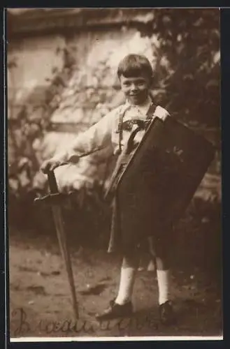AK Alexej von Russland mit Spielzeug-Schild und -Schwert