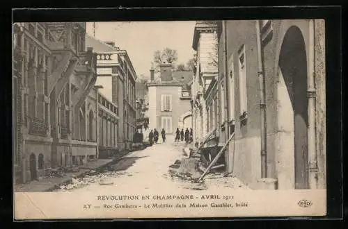 AK Révolution en Champagne 1911, Rue Gambetta, Le Mobilier de la Maison Gauthier