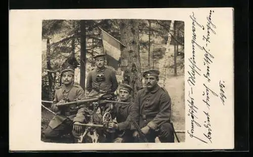 Foto-AK Soldaten in Uniform der Infanterie mit MG