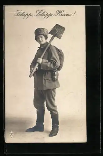 AK Frau in Uniform mit Schaufel als Pionier