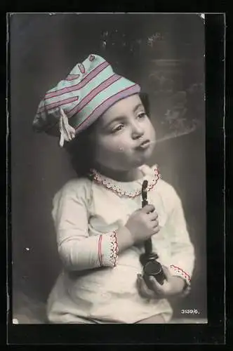 AK Kleines Kind raucht eine Pfeife