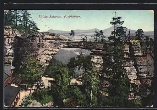 AK Prebischtor /Böhm. Schweiz, Hotel und Tor gegen die Berge