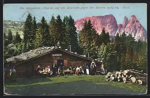 AK Seis am Schlern, Selaushütte auf der Seiser Alm, Wanderer
