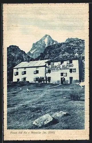 AK Piano del Re e Monviso, Albergo Alpino, Gäste vor der Berghütte