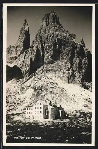 AK Rifugio dei Vaiolet, Ortsansicht im Sonnenschein