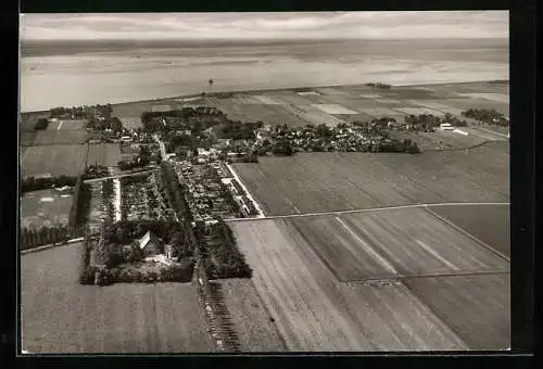 AK Brunsbüttelkoog, Ortsansicht mit Seeblick, Fliegeraufnahme