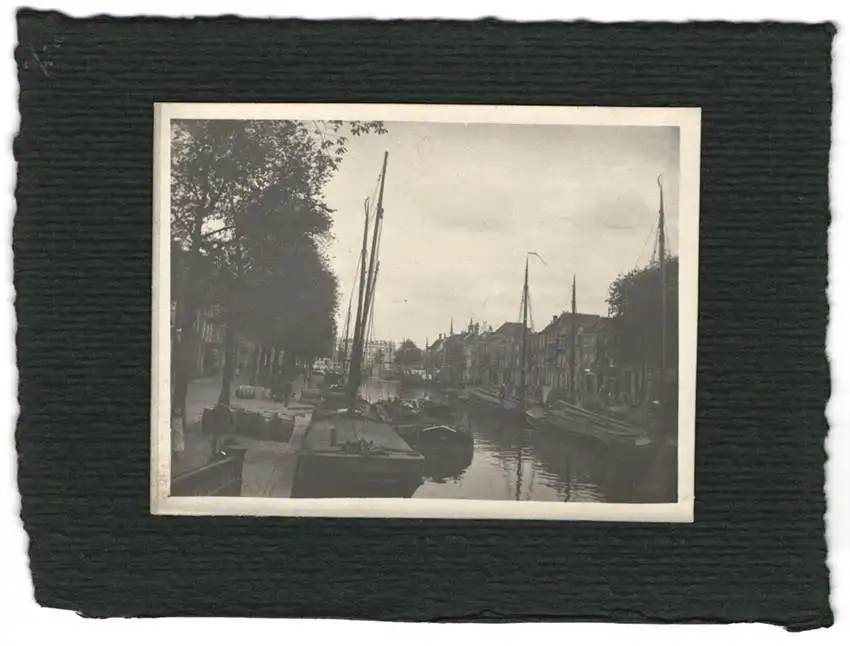 16 Fotografien unbekannter Fotograf, Ansicht Amsterdam, Den Haag - Gracht m. Windmühle, Scheveningen, Triest, Koblenz 1