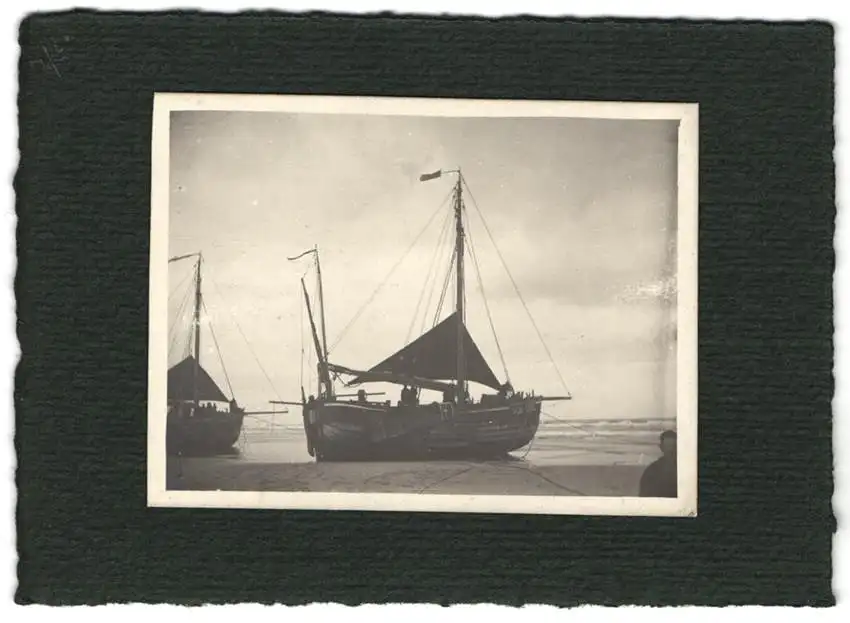 16 Fotografien unbekannter Fotograf, Ansicht Amsterdam, Den Haag - Gracht m. Windmühle, Scheveningen, Triest, Koblenz 6