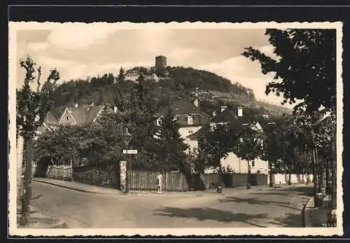 AK Karlsruhe-Durlach, Strassenpartie mit Turmberg