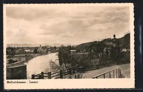 AK Wolfratshausen /Isartal, Ortsansicht von einer Brücke aus