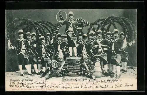 AK München, Reifschwung-Gruppe beim Schäfflertanz