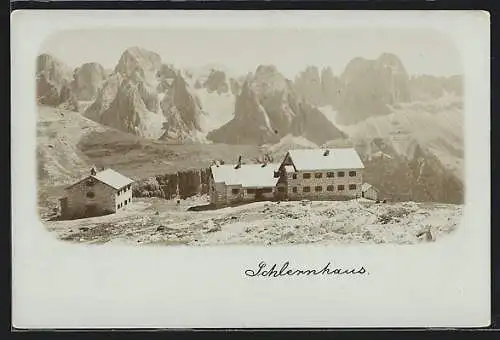 AK Schlernhaus, Ansicht vom Gasthaus gegen die Bergspitzen