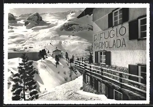 AK Rifugio Marmolada e la Marmolada, Berghütte im Schnee