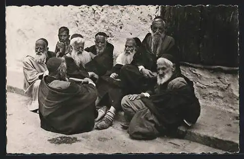 AK Scenes et Types, Groupe de Juifs, Ältere Juden sitzen an der Strasse