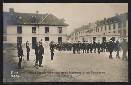 AK Affaire Dreyfus, Major Dreyfus nimmt mit der Ehrenlegion die Parade ab