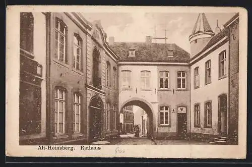AK Heinsberg / Rhld., Strassenpartie am Rathaus