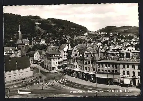 AK Plettenberg / Westf., Stadtzentrum mit Blick zur Bracht, Eis-Cafe