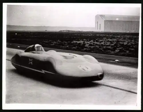 Fotografie Atlantic, Auto MG Stromlinien Prototyp bei Rekordfahrt auf der Reichsautobahn bei Frankfurt / Main 1938