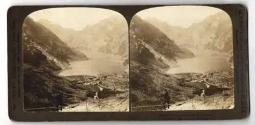 Stereo-Fotografie H. C. White Co., North Bennington, Ansicht Geirange, Blick nach dem Ort im Geiranger Fjord